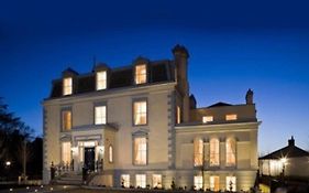 Award Winning, 2 Bedroom Apartment.10Mins To City